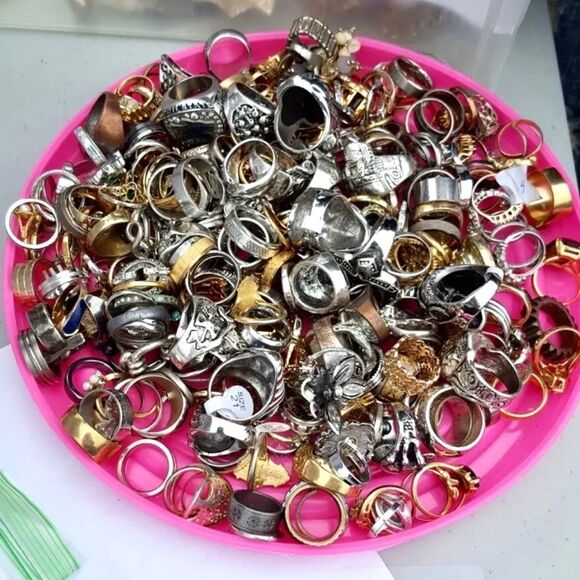 Huge 3 LBs vintage costume jewelry lot~ Gold sterling silver pearls rhinestones - Picture 7 of 9